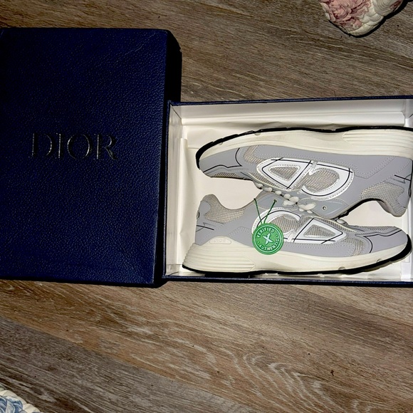 Christian Dior 2023 B-30 Cross Trainers in Silver Grey like new with box and COA - Picture 1 of 11